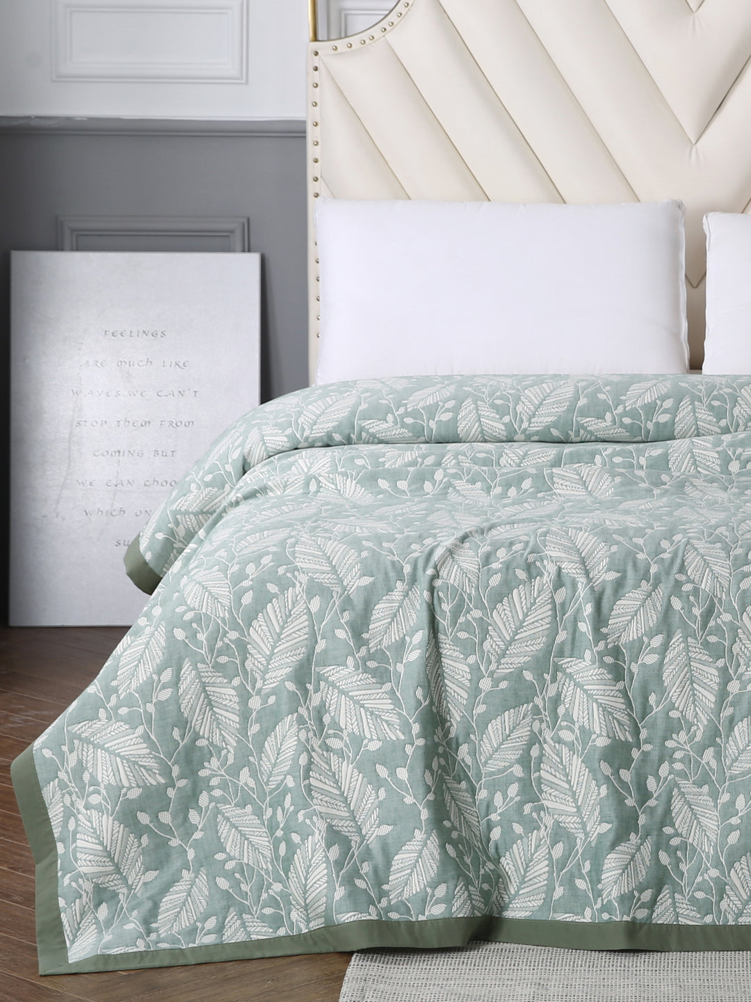 URBAN DREAM ABSTRACT LEAVES WEAVE GREEN AND WHITE BEDSPREAD