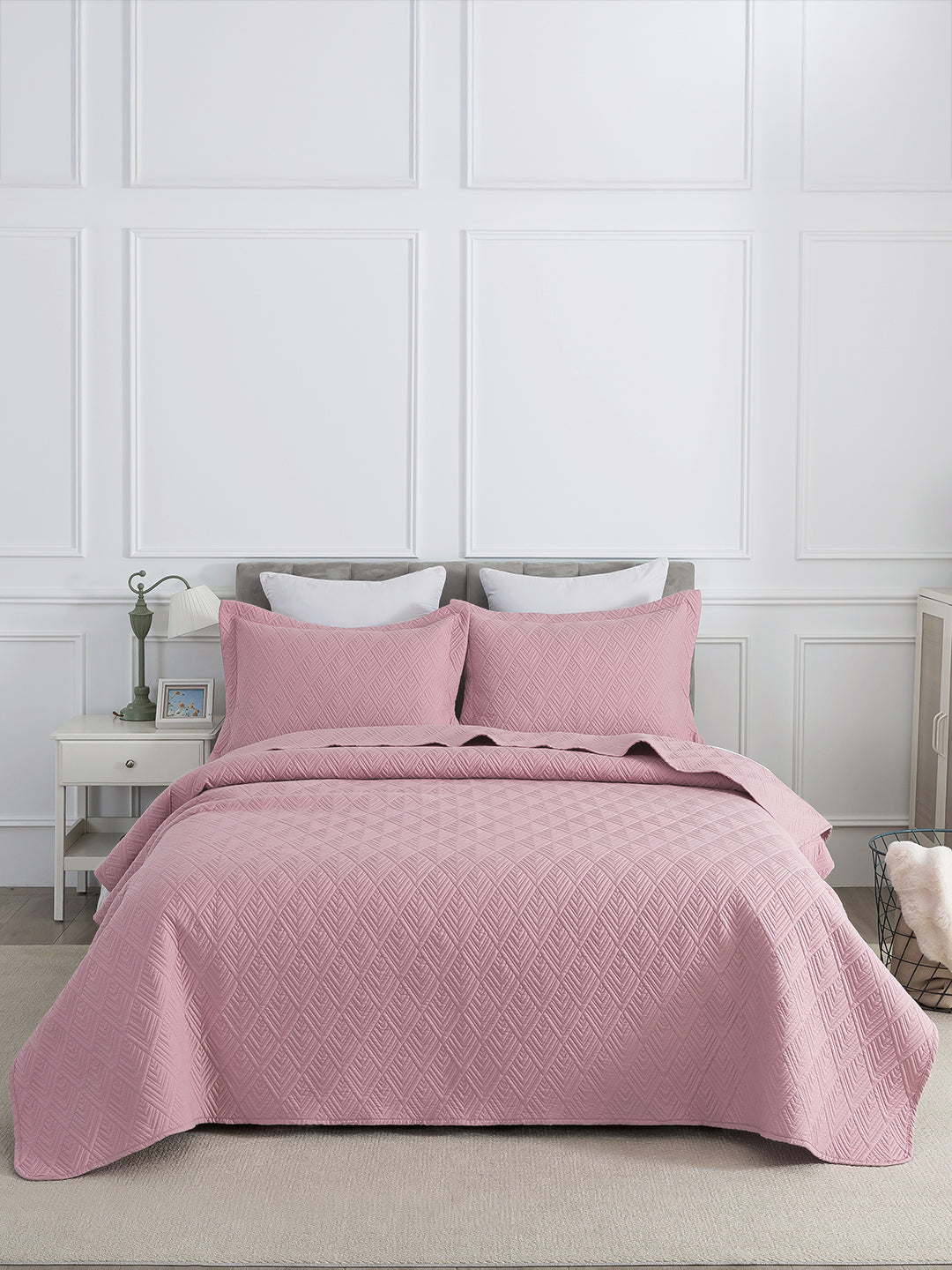 URBAN DREAM FASHION GEOMETRIC CHEVRON QUILTED SOLID LIGHT PINK BEDSPREAD