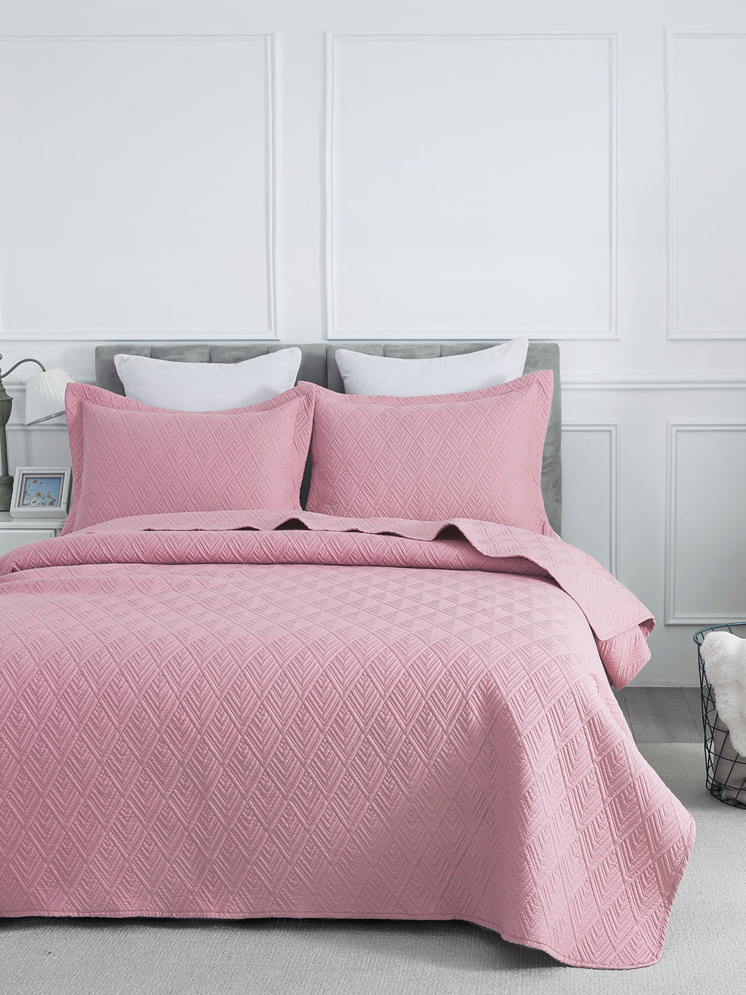 URBAN DREAM FASHION GEOMETRIC CHEVRON QUILTED SOLID LIGHT PINK BEDSPREAD
