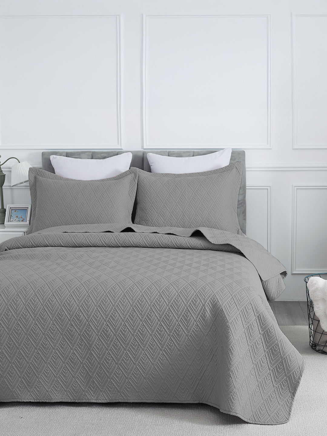 URBAN DREAM FASHION GEOMETRIC CHEVRON QUILTED SOLID GREY BEDSPREAD