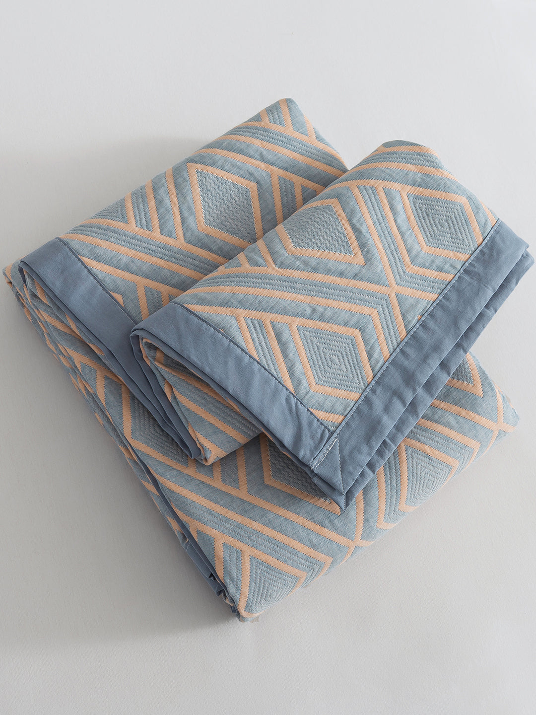 URBAN DREAM FASHION ABSTRACT GEOMETRIC WEAVE PEACH AND GREY BEDSPREAD