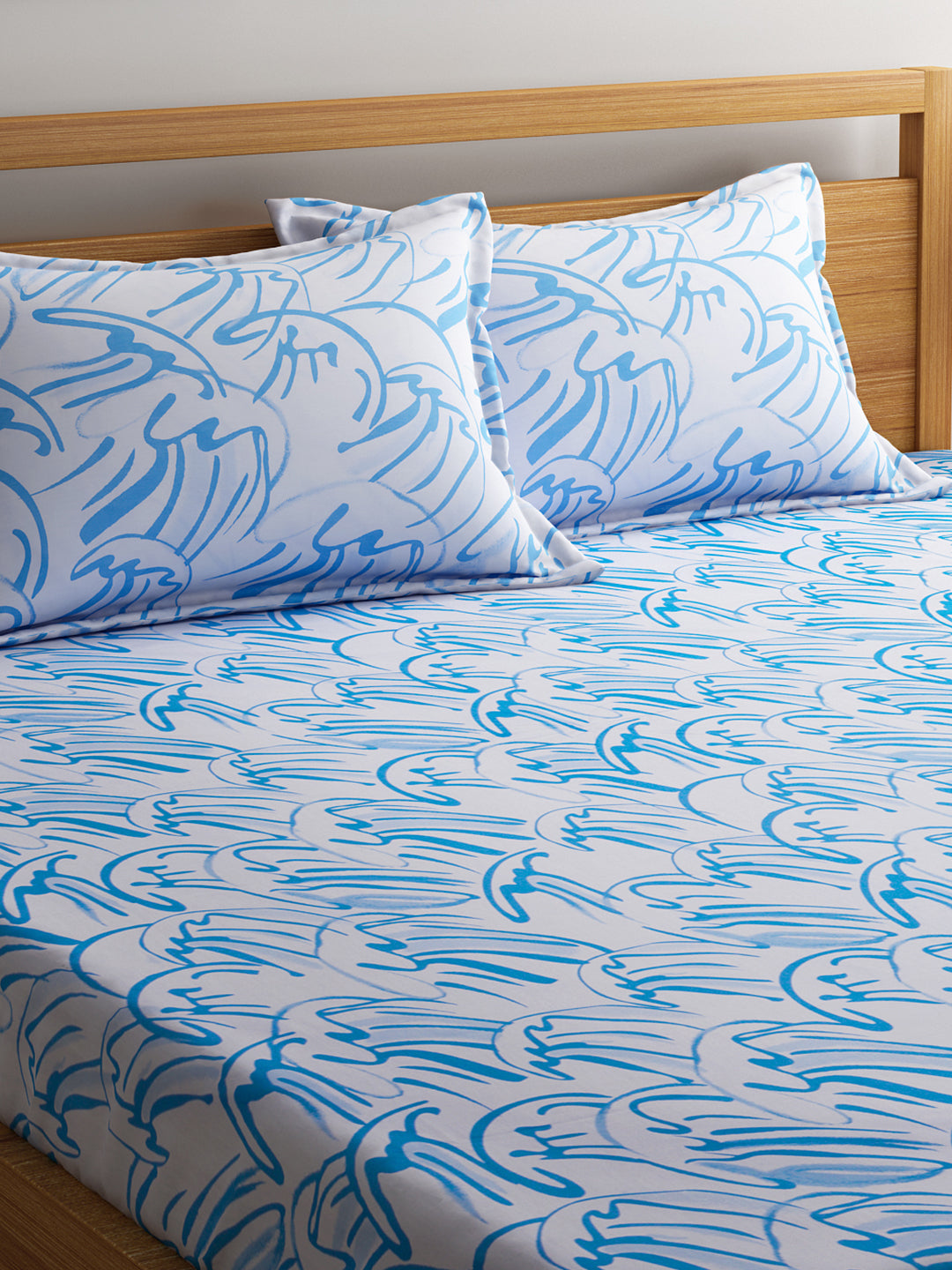 URBAN DREAM FASHION ABSTRACT SEA WAVES PRINT BLUE AND WHITE BEDSHEET SET