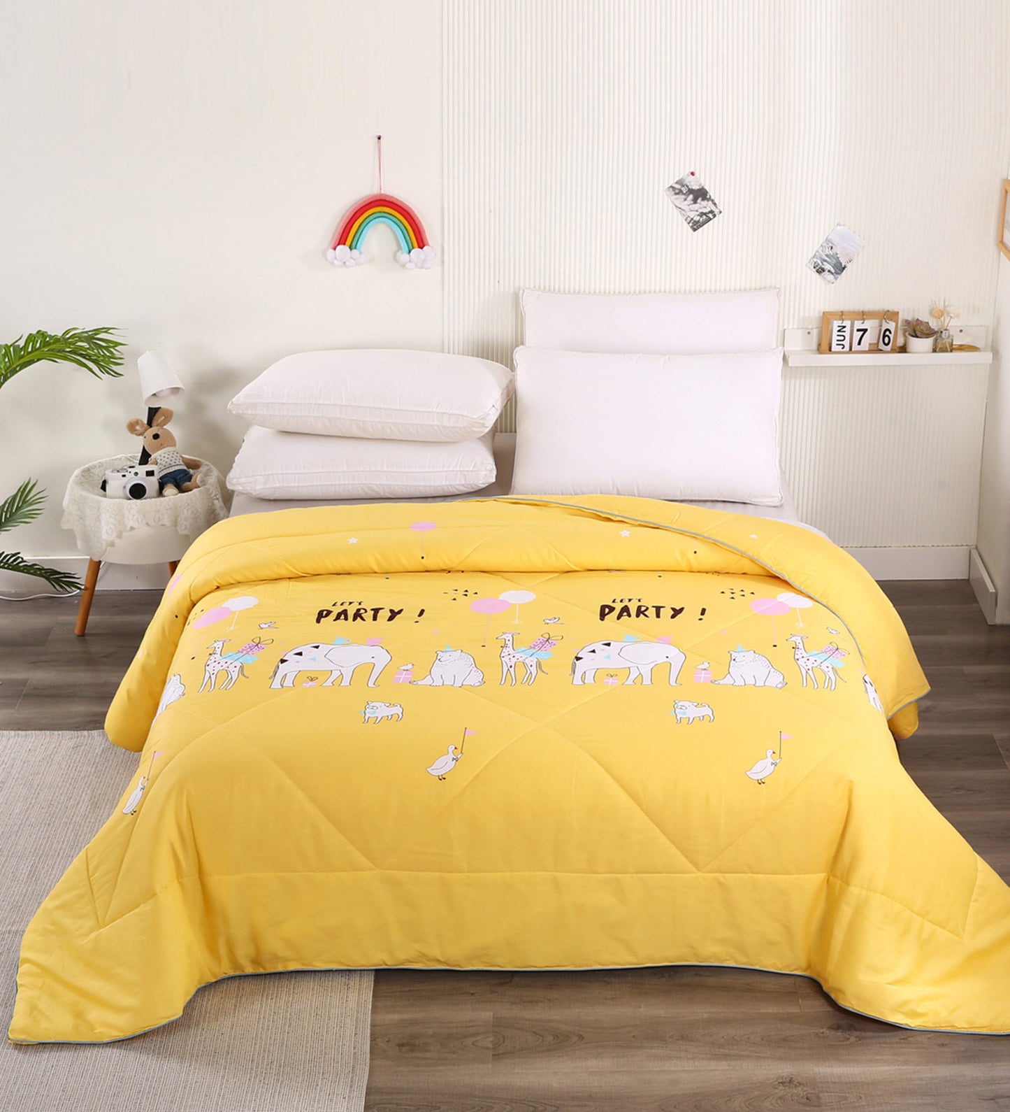 URBAN DREAM KIDS ANIMAL PARTY PRINT YELLOW AND WHITE COMFORTER