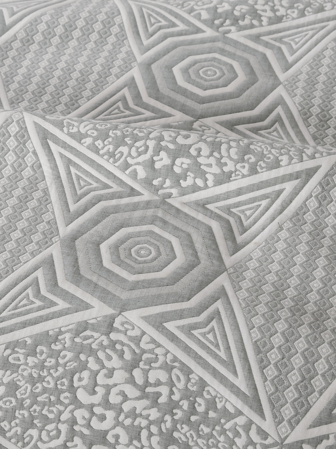 URBAN DREAM ABSTRACT GEOMETRIC WEAVE GREY AND WHITE BEDSPREAD