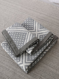 URBAN DREAM ABSTRACT GEOMETRIC SQUARE WEAVE GREY AND WHITE BEDSPREAD