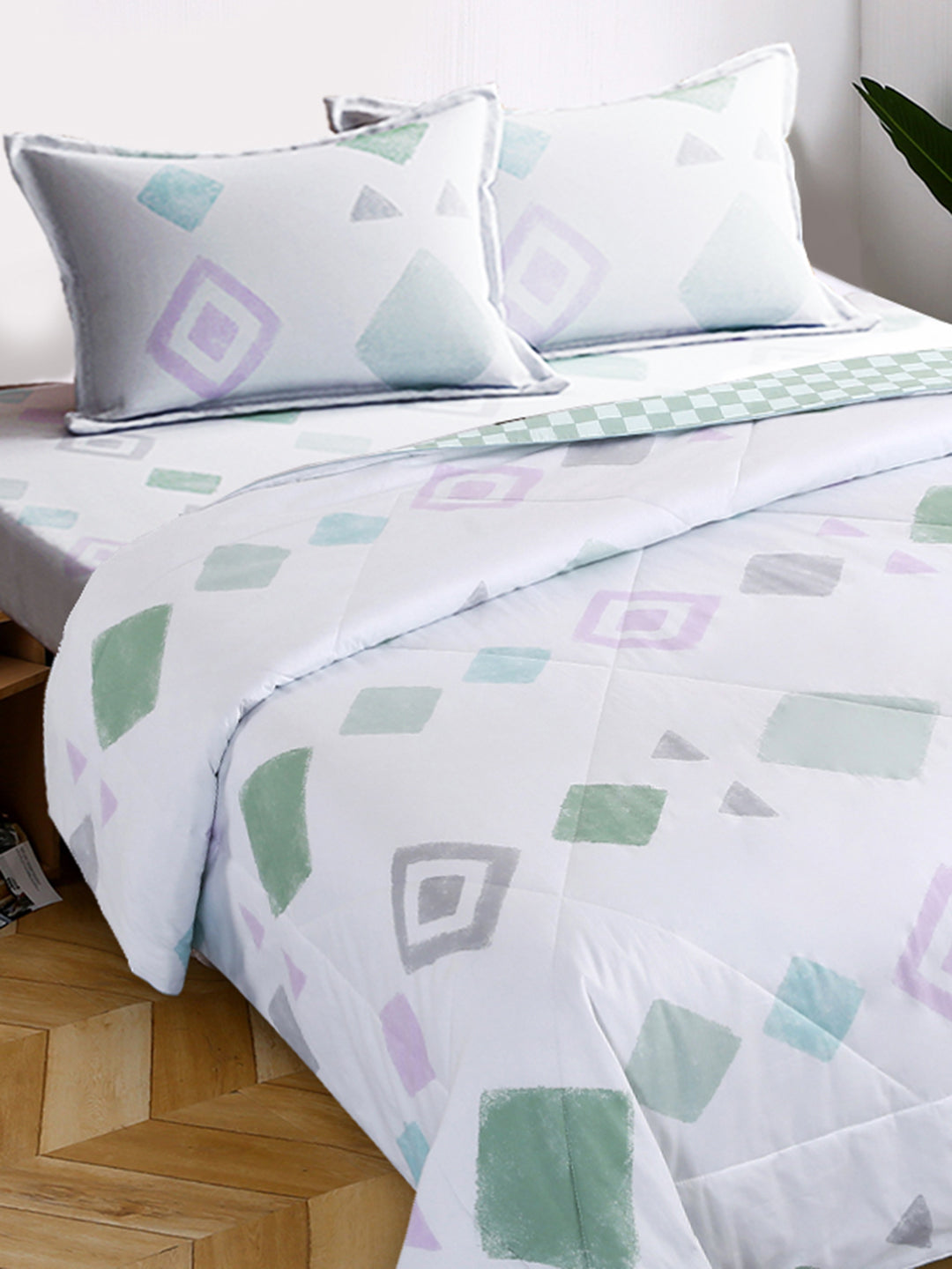 URBAN DREAM FASHION ABSTRACT GEOMETRIC PRINT WHITE AND GREEN 4 PC. BEDDING SET