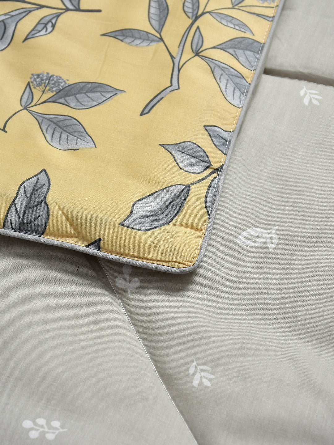 URBAN DREAM FASHION FLORAL PRINT YELLOW AND GREY 4 PC. BEDDING SET