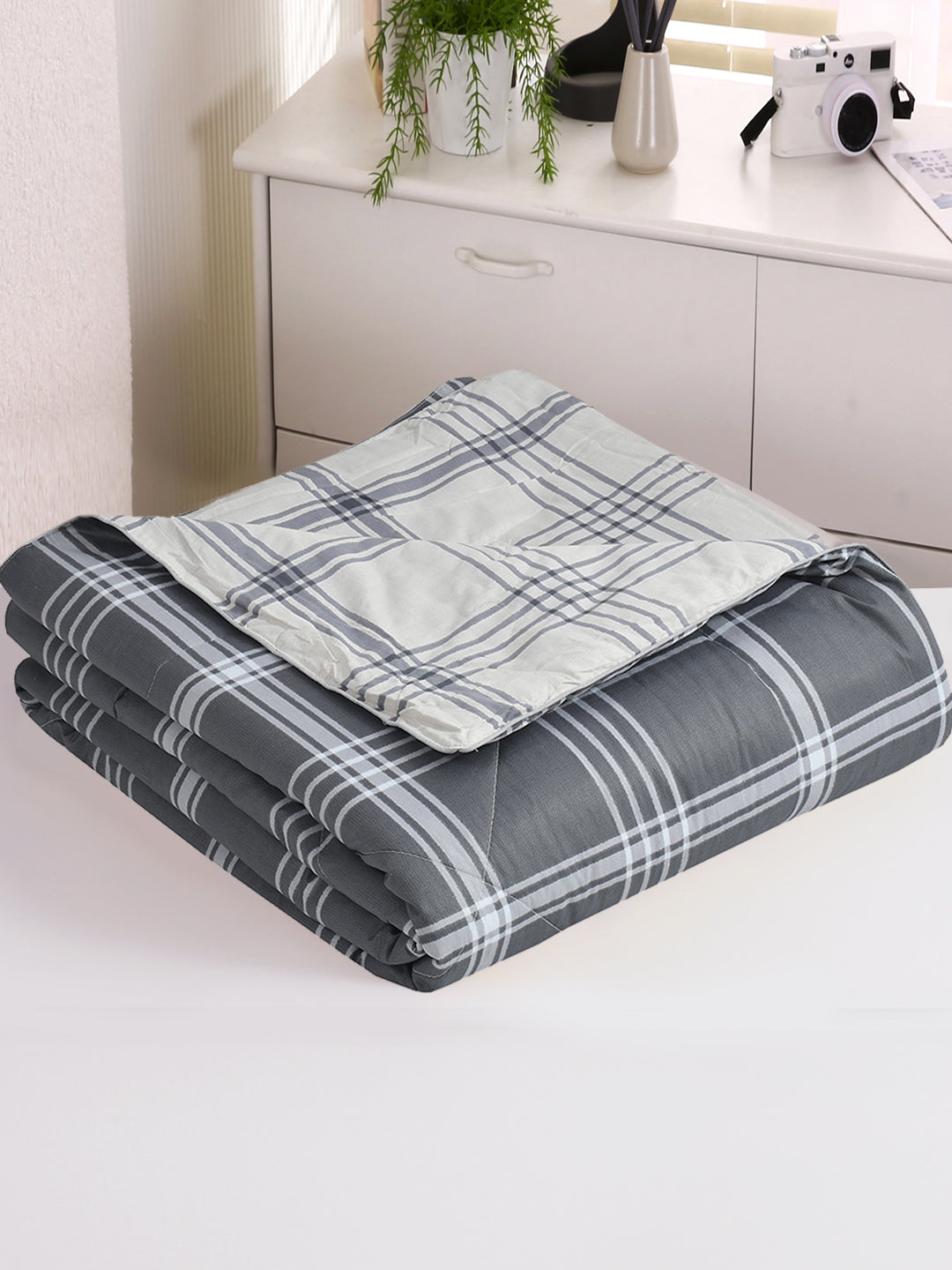 URBAN DREAM FASHION GEOMETRIC CHECK PRINT BLACK AND GREY COMFORTER